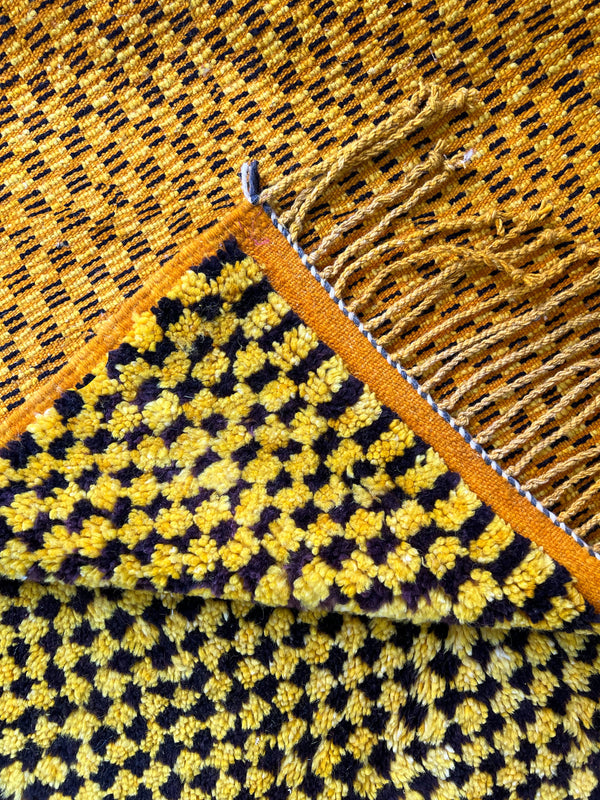 Anzal's Black and Yellow Microgrid |  5'-4